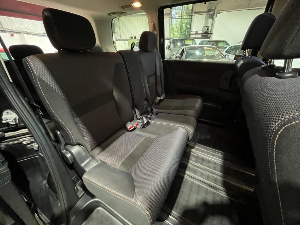 Used Nissan Serena 2023 for sale - 76454320: Photo 15