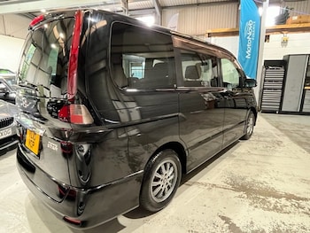 Used Nissan Serena 2010 for sale - 76454320: Photo