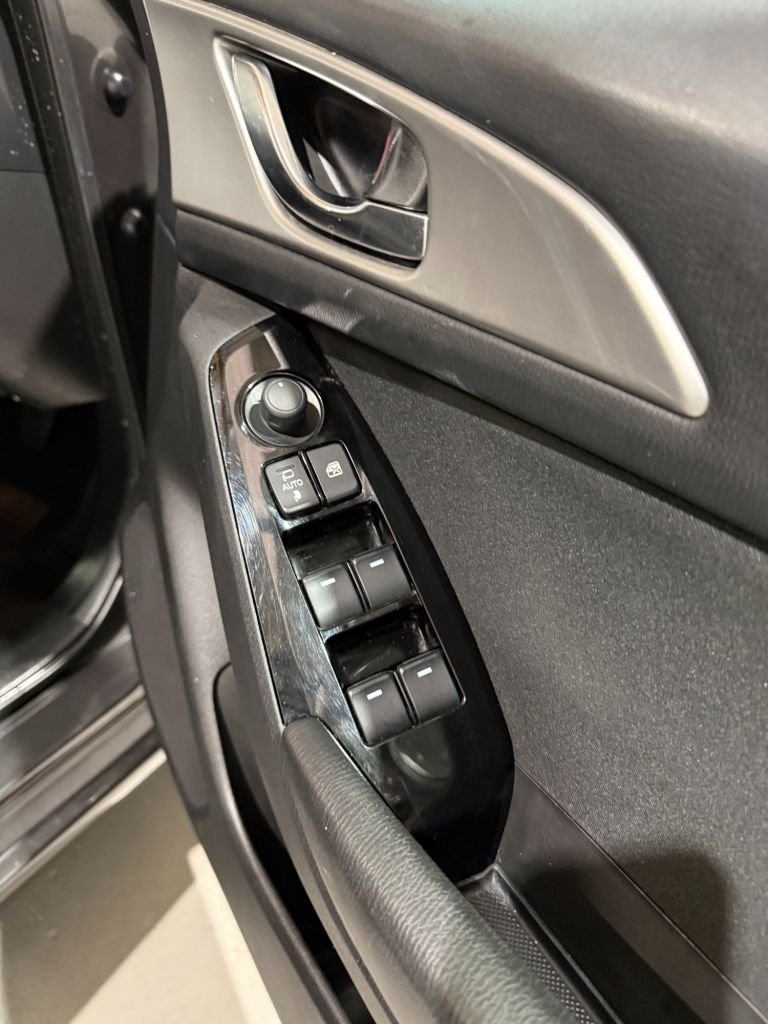 Used Mazda Mazda3 2017 for sale - 77498517: Photo 29