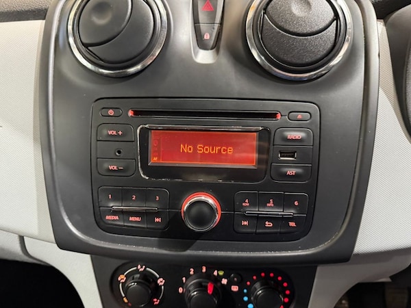Used Dacia Sandero 2014 for sale - 75985843: Photo 20