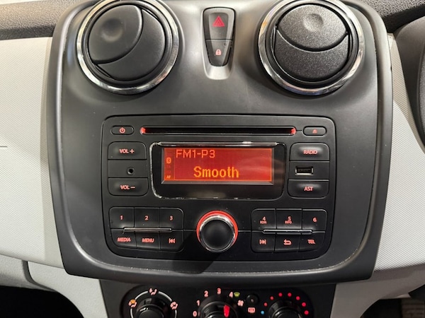 Used Dacia Sandero 2014 for sale - 75985843: Photo 21