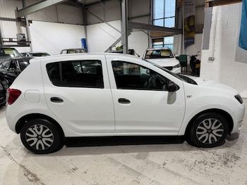 Used Dacia Sandero 2014 for sale - 75985843: Photo 2