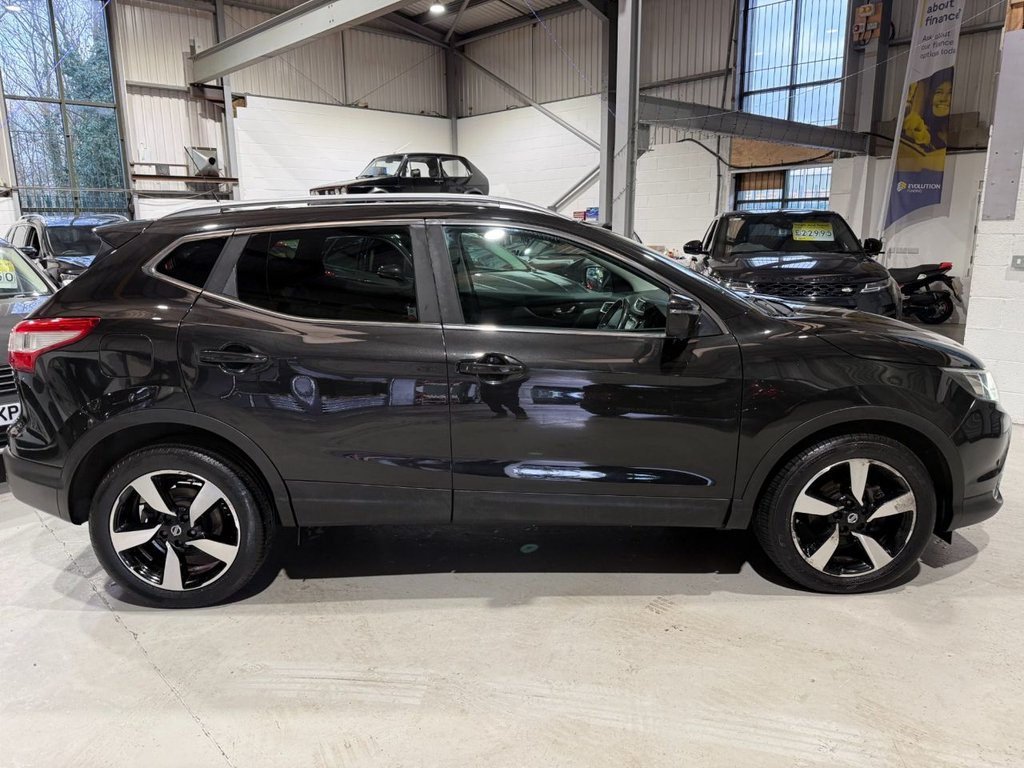 Used Nissan Qashqai 2015 for sale - 77835870: Photo 2