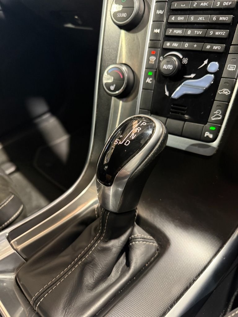 Used Volvo XC60 2014 for sale - 76570490: Photo 24