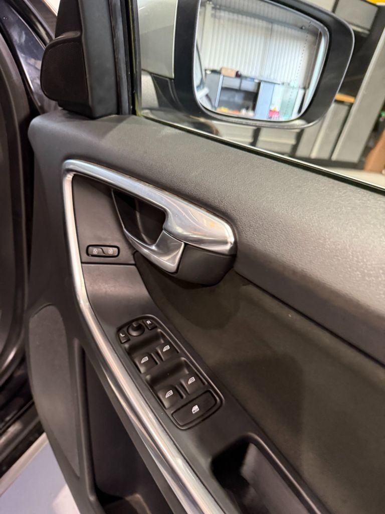 Used Volvo XC60 2014 for sale - 76570490: Photo 33