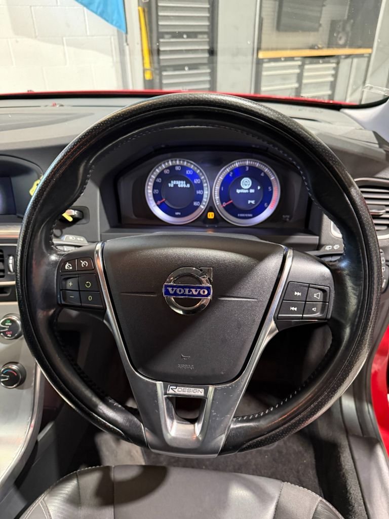 Used Volvo V60 2012 for sale - 76642189: Photo 15