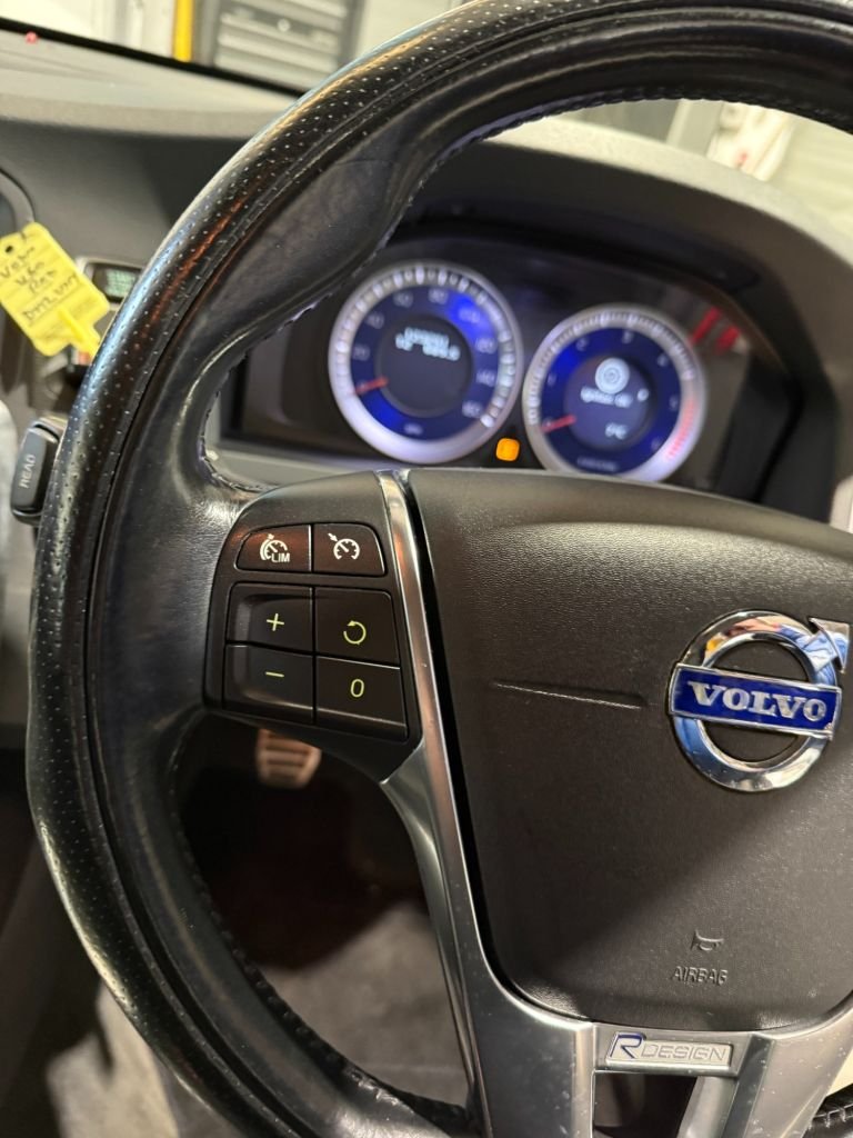 Used Volvo V60 2012 for sale - 76642189: Photo 16