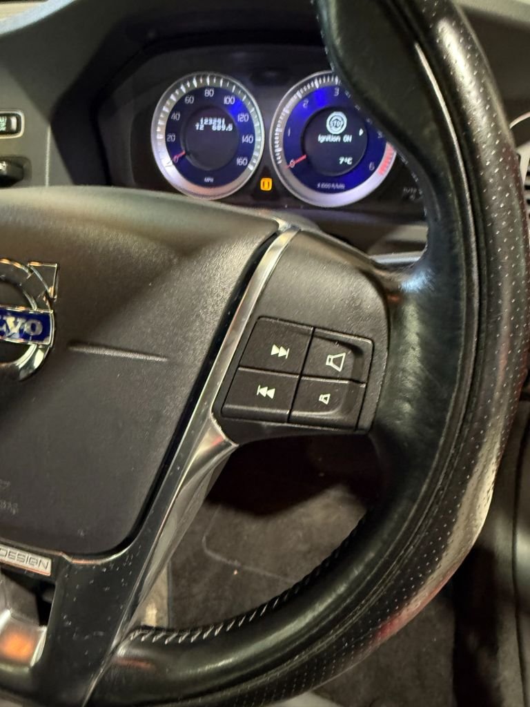 Used Volvo V60 2012 for sale - 76642189: Photo 17