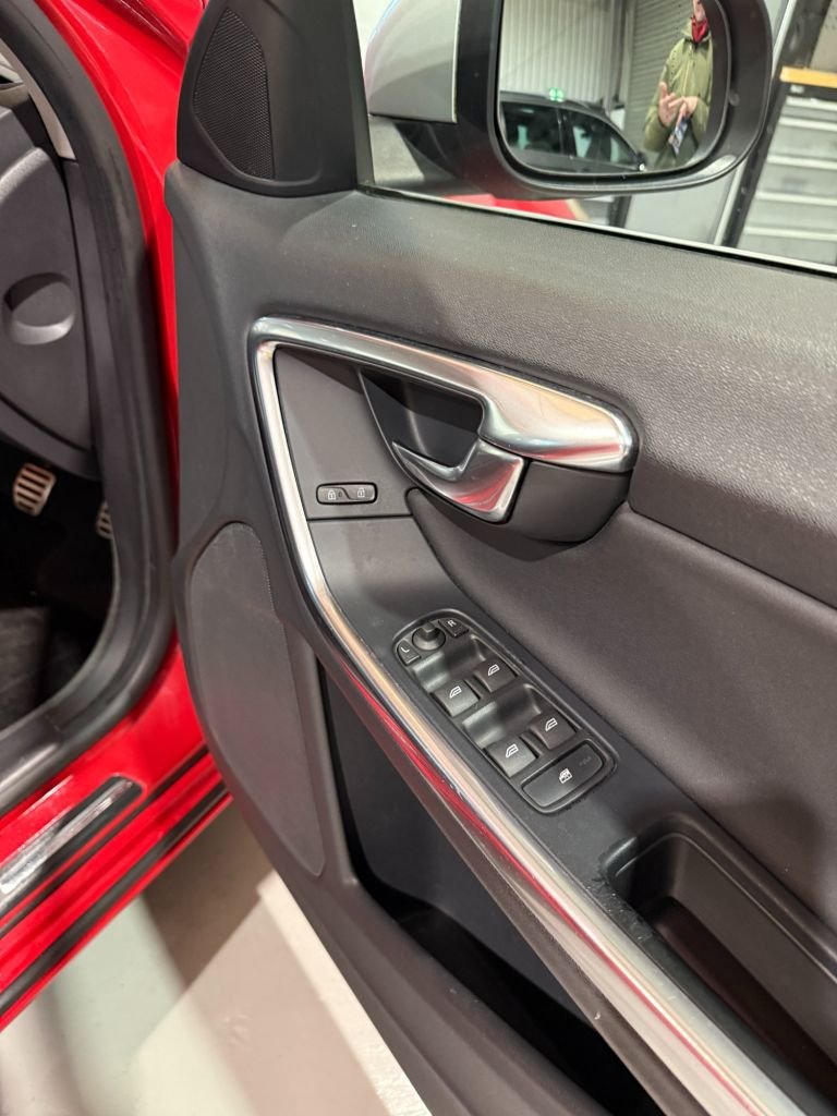 Used Volvo V60 2012 for sale - 76642189: Photo 23