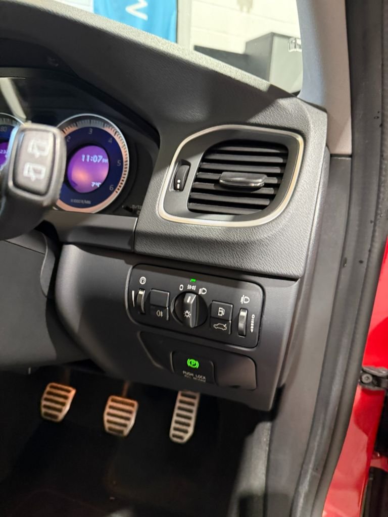 Used Volvo V60 2012 for sale - 76642189: Photo 24