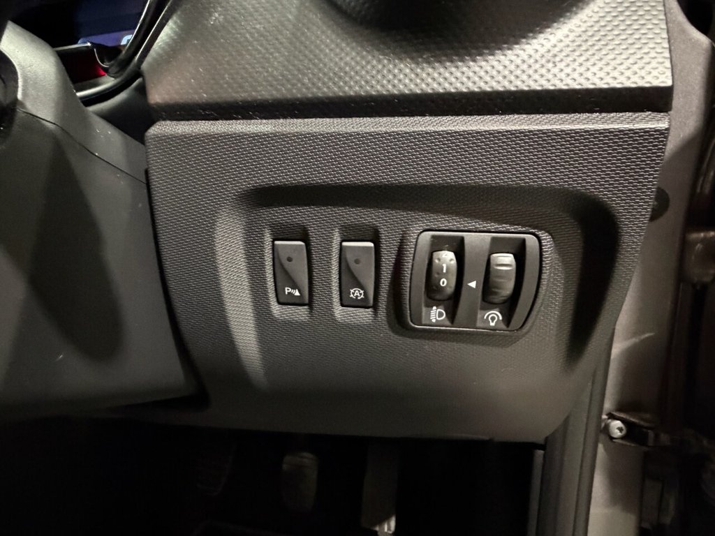 Used Renault Captur 2016 for sale - 77153847: Photo 28