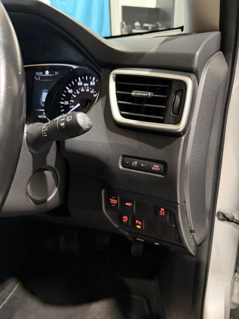 Used Nissan X-Trail 2017 for sale - 76604588: Photo 32