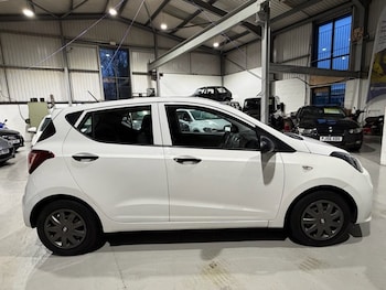 Used Hyundai i10 2018 for sale - 76950389: Photo