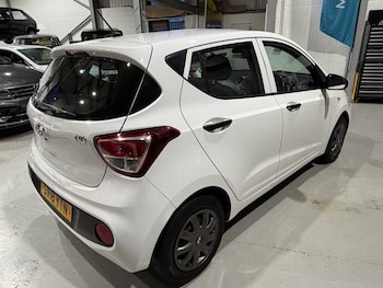 Used Hyundai i10 2018 for sale - 76950389: Photo