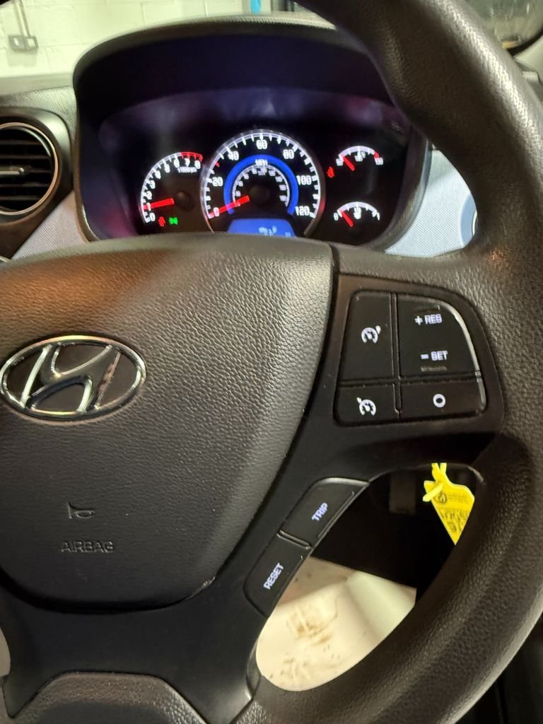 Used Hyundai i10 2015 for sale - 76510097: Photo 17