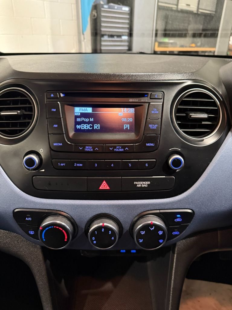 Used Hyundai i10 2015 for sale - 76510097: Photo 19