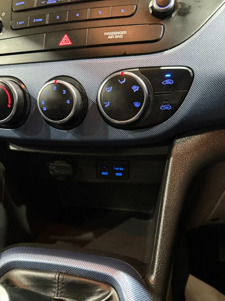 Used Hyundai i10 2015 for sale - 76510097: Photo 23