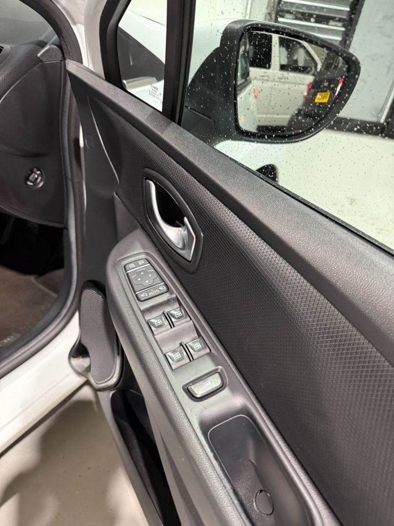 Used Renault Clio 2017 for sale - 76923728: Photo 33