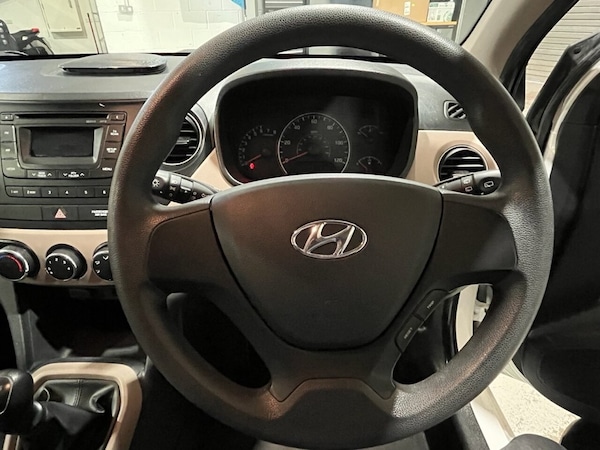Used Hyundai i10 2015 for sale - 76303633: Photo 11