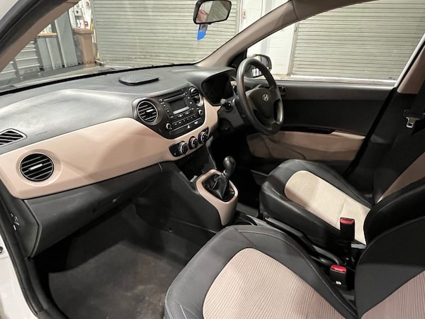 Used Hyundai i10 2015 for sale - 76303633: Photo 14