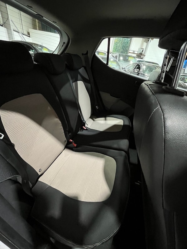 Used Hyundai i10 2015 for sale - 76303633: Photo 16