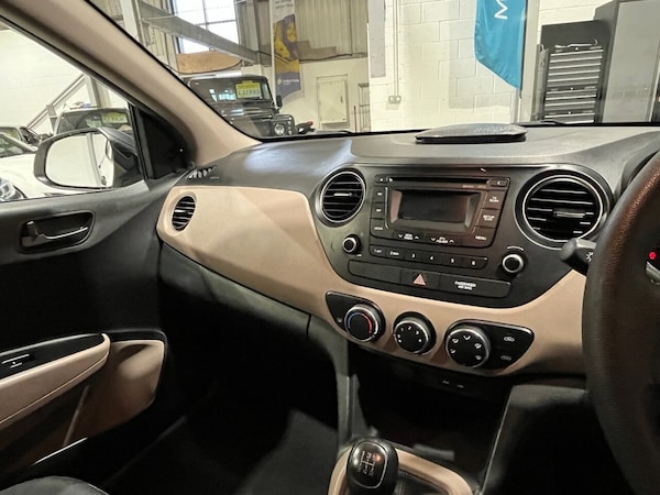 Used Hyundai i10 2015 for sale - 76303633: Photo 17