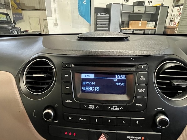 Used Hyundai i10 2015 for sale - 76303633: Photo 20
