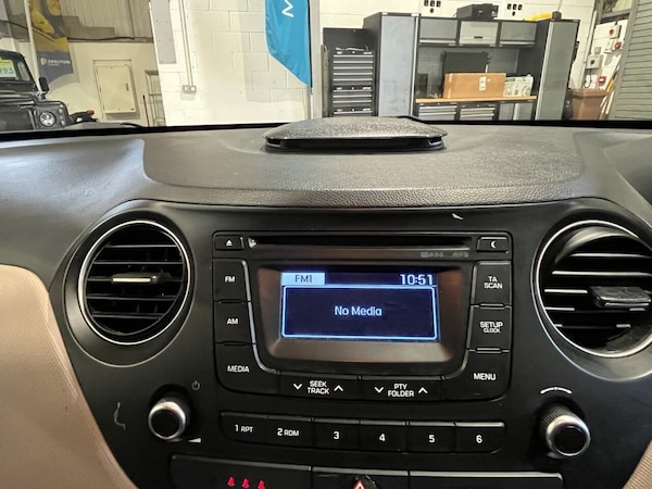 Used Hyundai i10 2015 for sale - 76303633: Photo 21