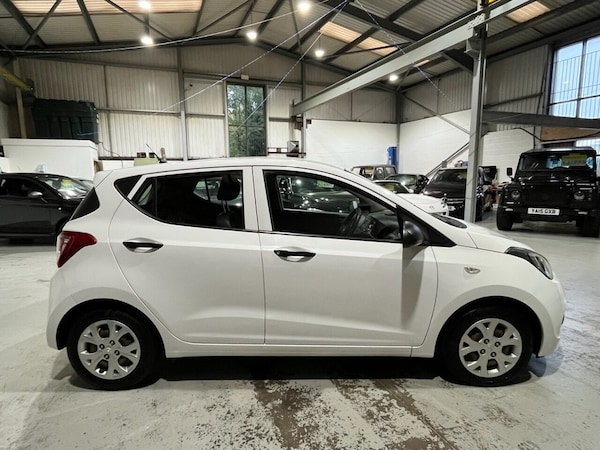 Used Hyundai i10 2015 for sale - 76303633: Photo 2