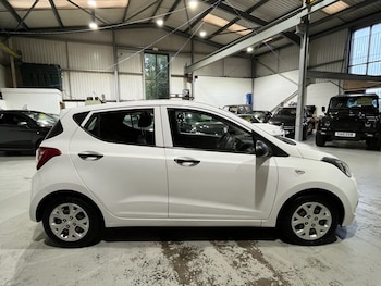 Used Hyundai i10 2015 for sale - 76303633: Photo 2