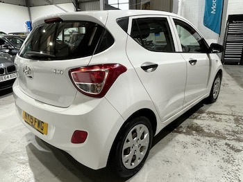 Used Hyundai i10 2015 for sale - 76303633: Photo 3
