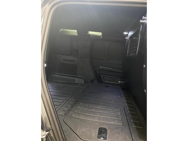 Used Land Rover Defender 110 2023 for sale - 75994260: Photo 12