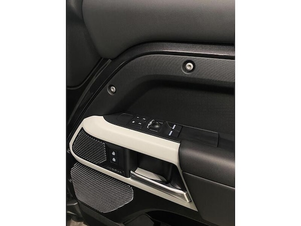 Used Land Rover Defender 110 2023 for sale - 75994260: Photo 13