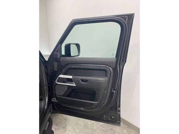 Used Land Rover Defender 110 2023 for sale - 75994260: Photo 14