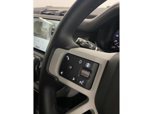 Used Land Rover Defender 110 2023 for sale - 75994260: Photo 26