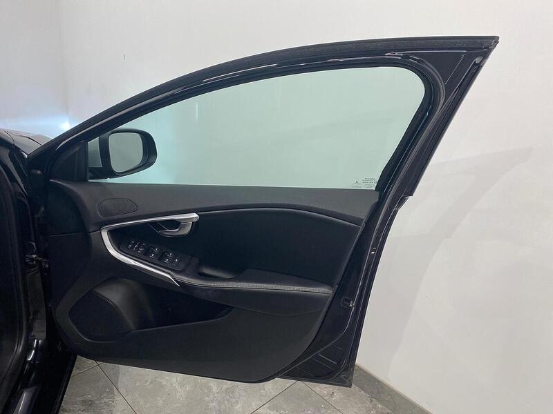 Used Volvo V40 2017 for sale - 75994241: Photo 12