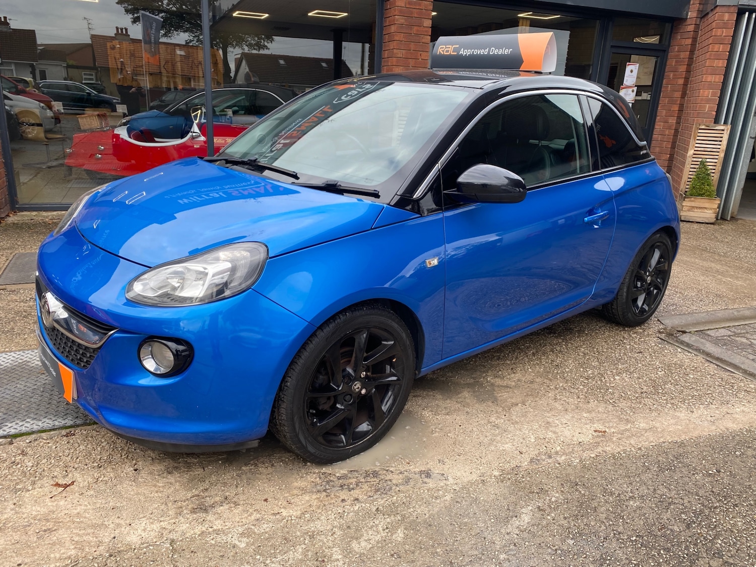 Used Vauxhall ADAM 2015 for sale - 76142670: Photo 2