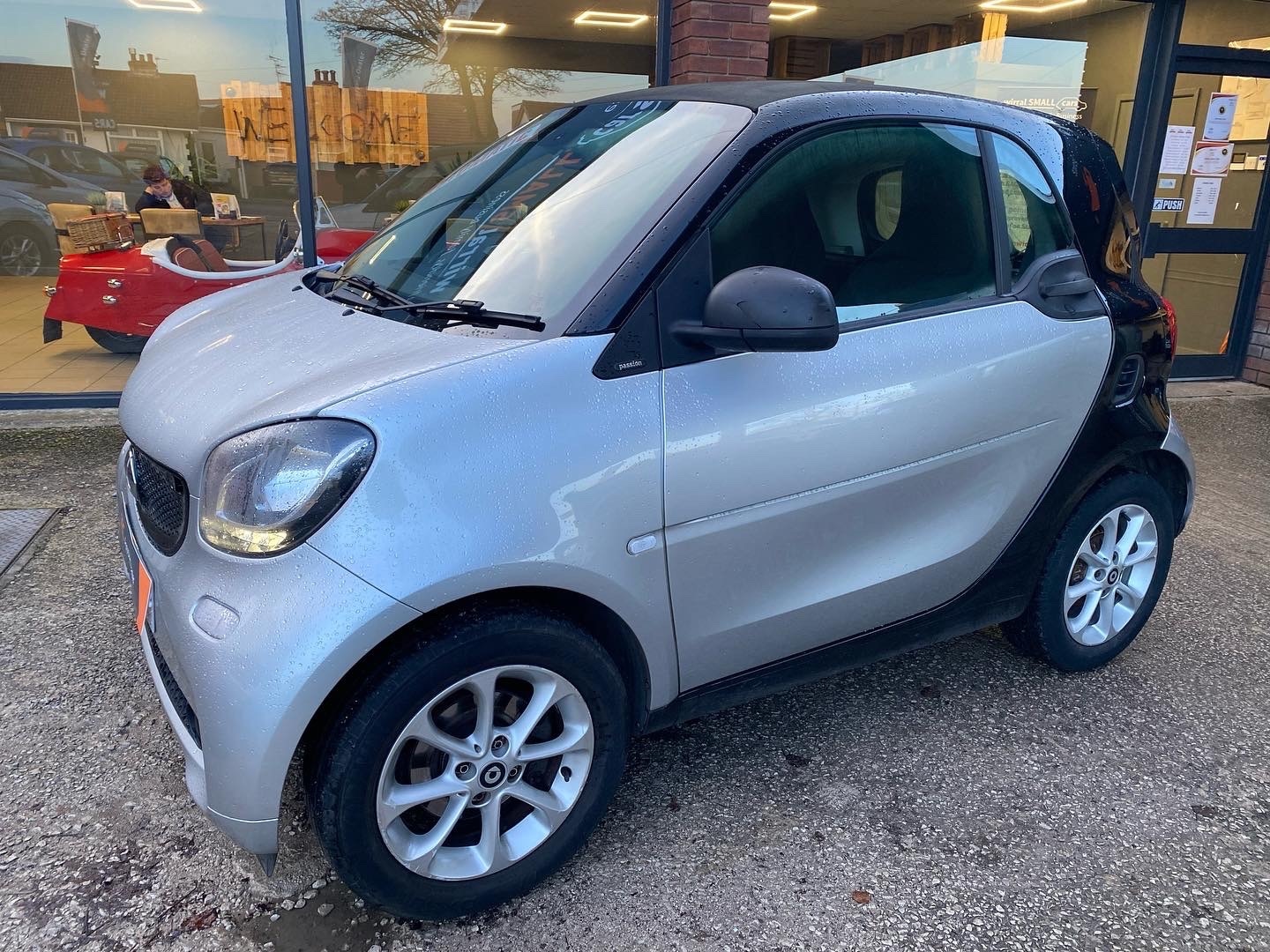 Used smart fortwo 2018 for sale - 77165073: Photo 2