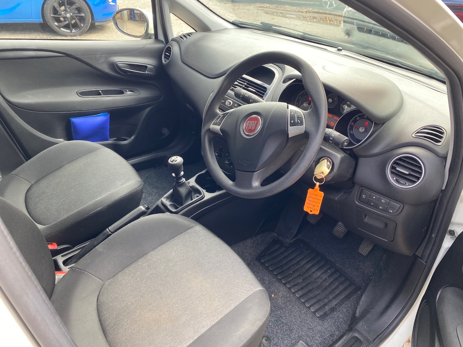 Used Fiat Punto 2015 for sale - 76142660: Photo 5