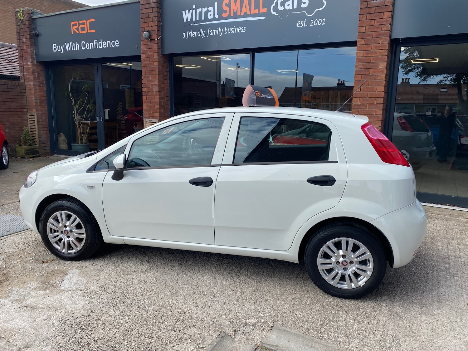 Used Fiat Punto 2015 for sale - 76142660: Photo 7