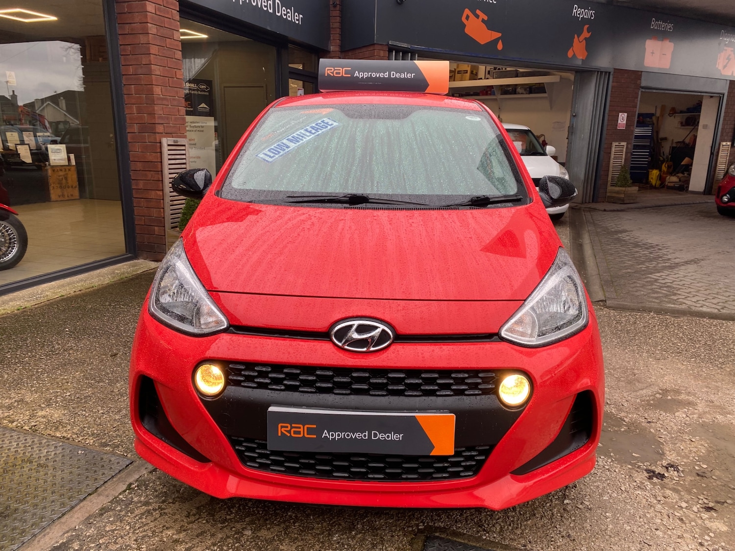 Used Hyundai i10 2019 for sale - 77701143: Photo 3