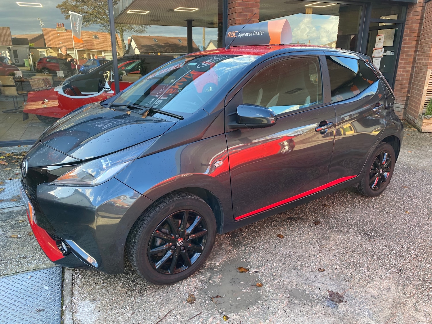 Used Toyota AYGO 2017 for sale - 76352244: Photo 2