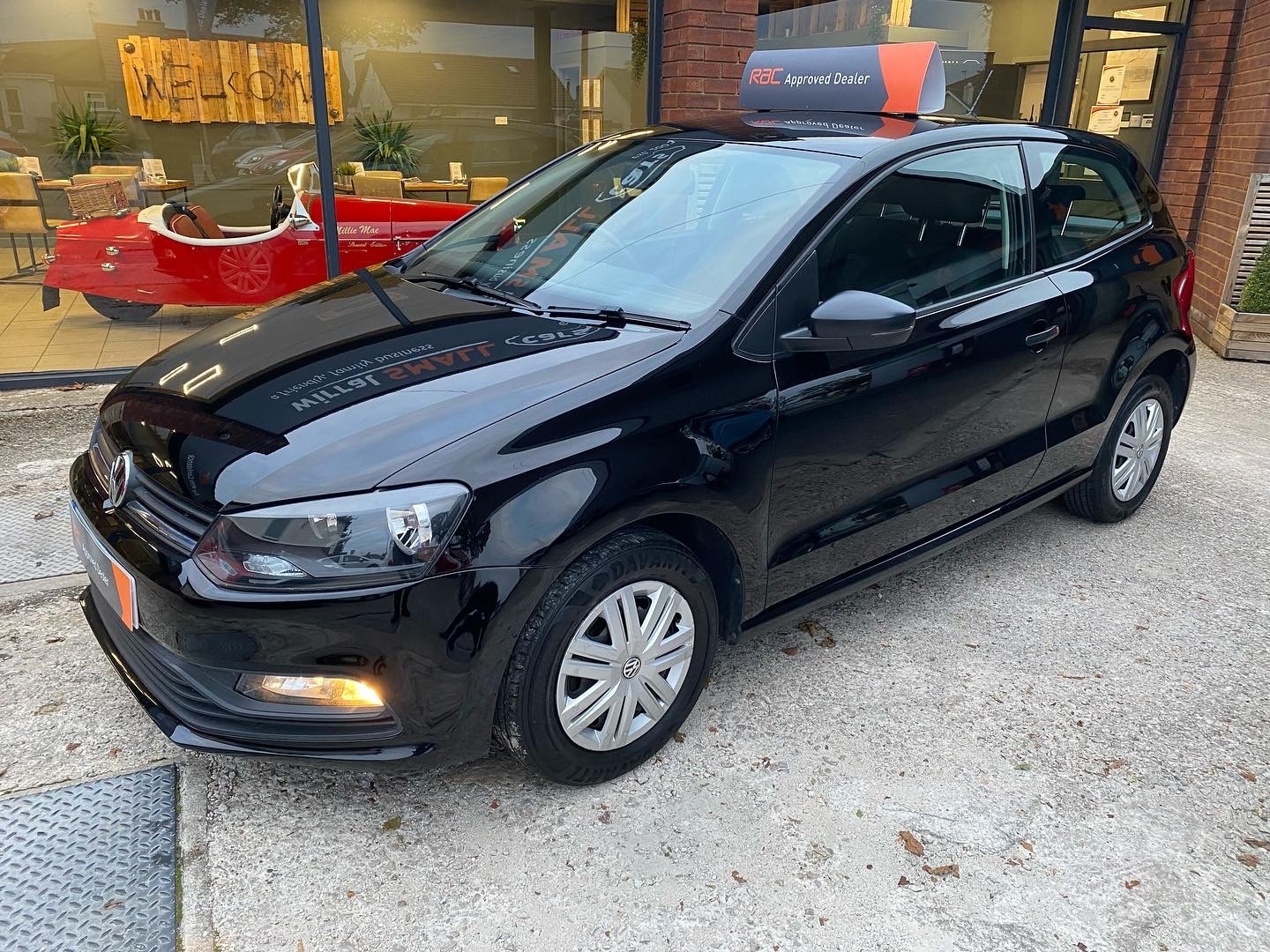 Used Volkswagen Polo 2017 for sale - 76142652: Photo 2