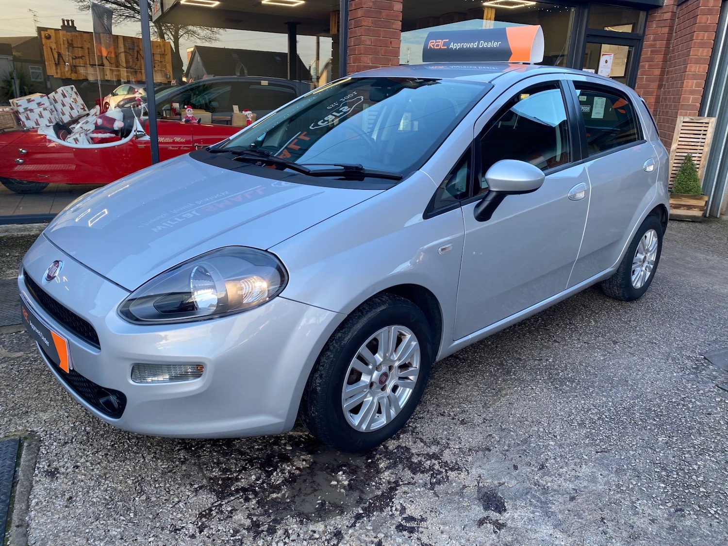 Used Fiat Punto 2014 for sale - 76931137: Photo 2