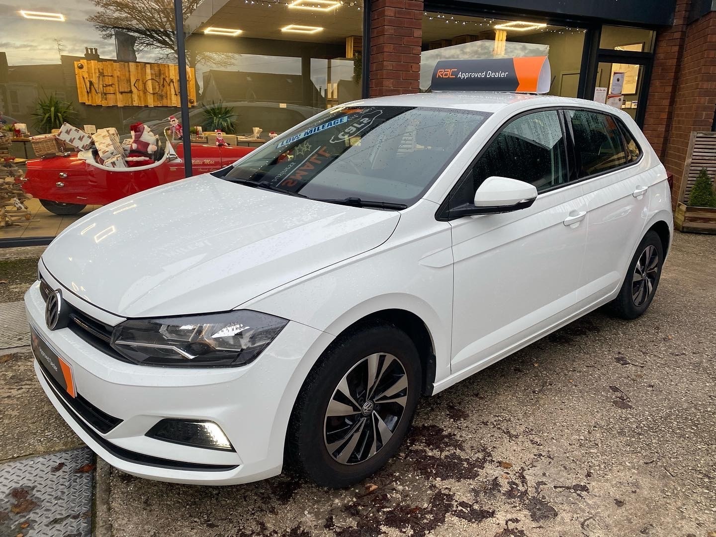 Used Volkswagen Polo 2018 for sale - 76844828: Photo 2