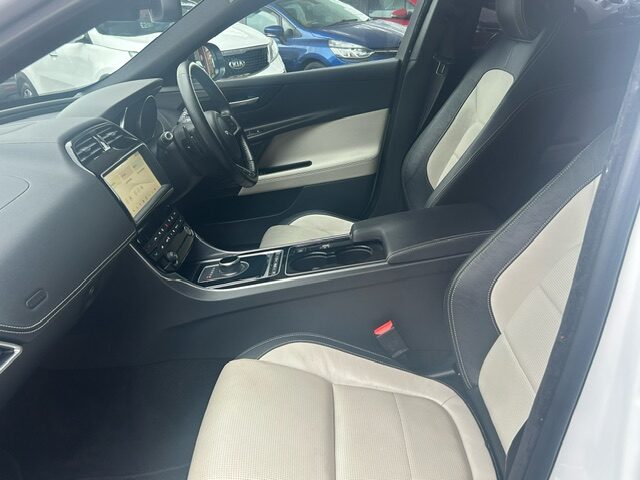 Used Jaguar XE 2018 for sale - 76518544: Photo 10