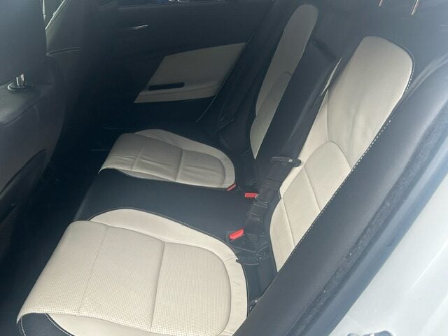 Used Jaguar XE 2018 for sale - 76518544: Photo 11