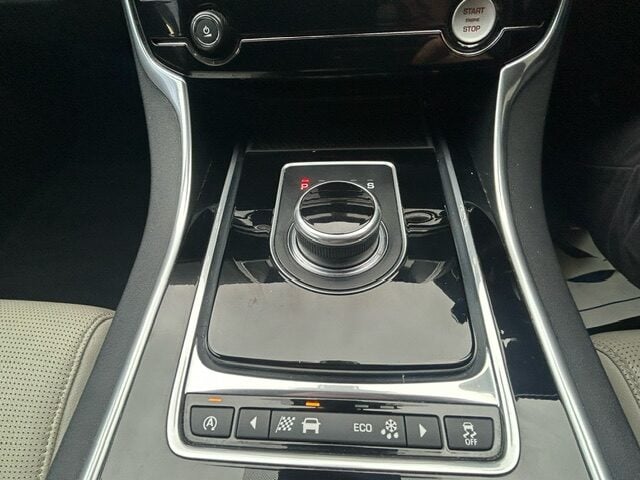 Used Jaguar XE 2018 for sale - 76518544: Photo 16