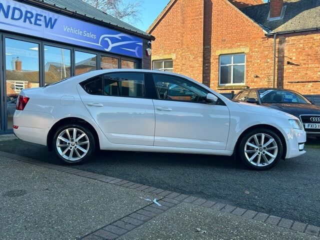 Used Skoda Octavia 2015 for sale - 77555942: Photo 2