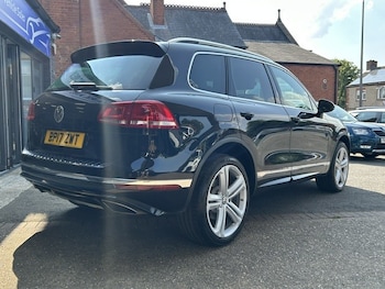 Used Volkswagen Touareg 2017 for sale - 79176793: Photo